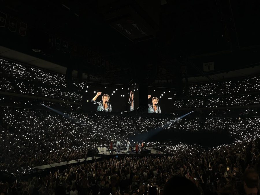 On+September+22+Harry+Styles+speaks+to+the+crowd+before+performing+Fine+Line+at+the+Xcel+Energy+Center+in+Saint+Paul%2C+Minnesota.+Photo+by+Carly+Wilson