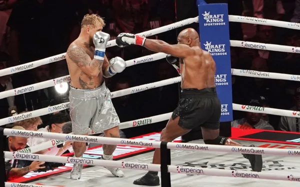 Mike Tyson and Jake Paul trading punches under the lights – with a clash of skill and determination in the ring!