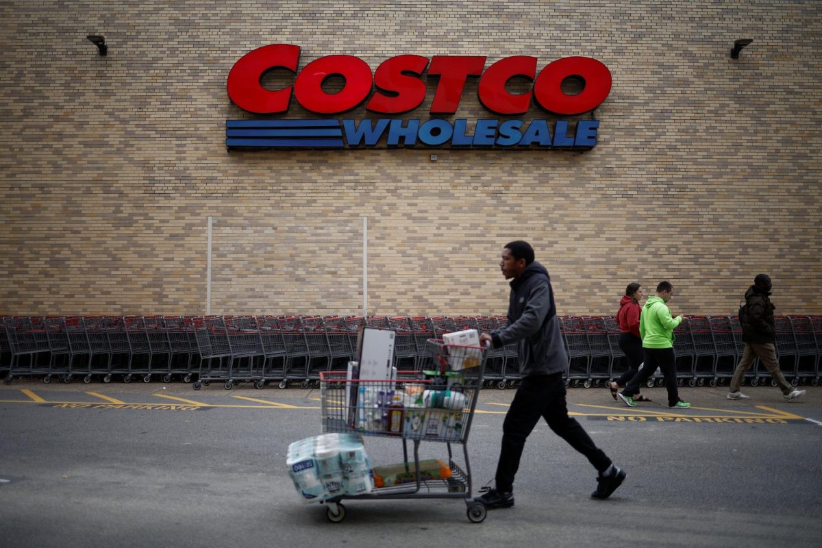 A shopper pushes a shopping cart at a Costco store ahead of Black Friday in Arlington, Virginia, U.S., November 27, 2024. REUTERS/Benoit Tessier