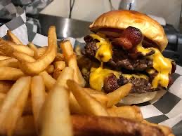 Lighthouse Bar & Grill: The place where big-time flavor and great service shine