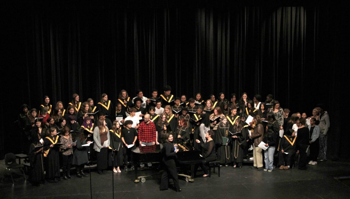The Friend Choir takes the stage to finish the concert.